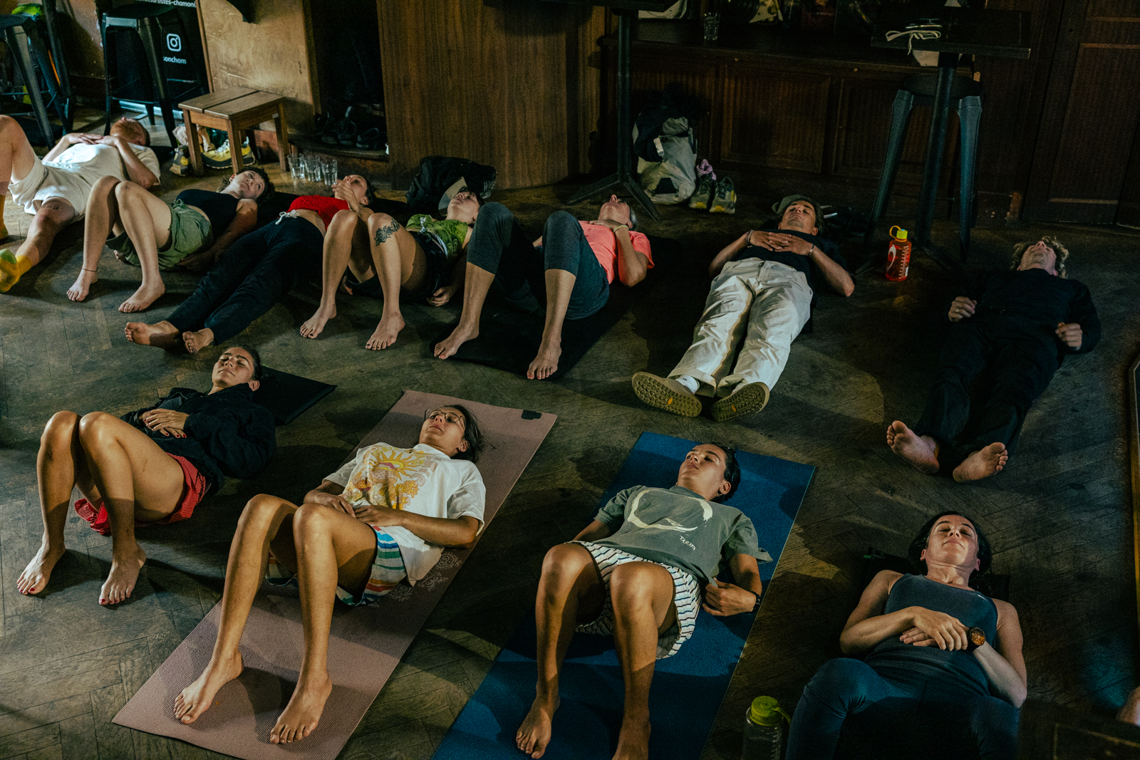 Yoga matinal énergisant au parc